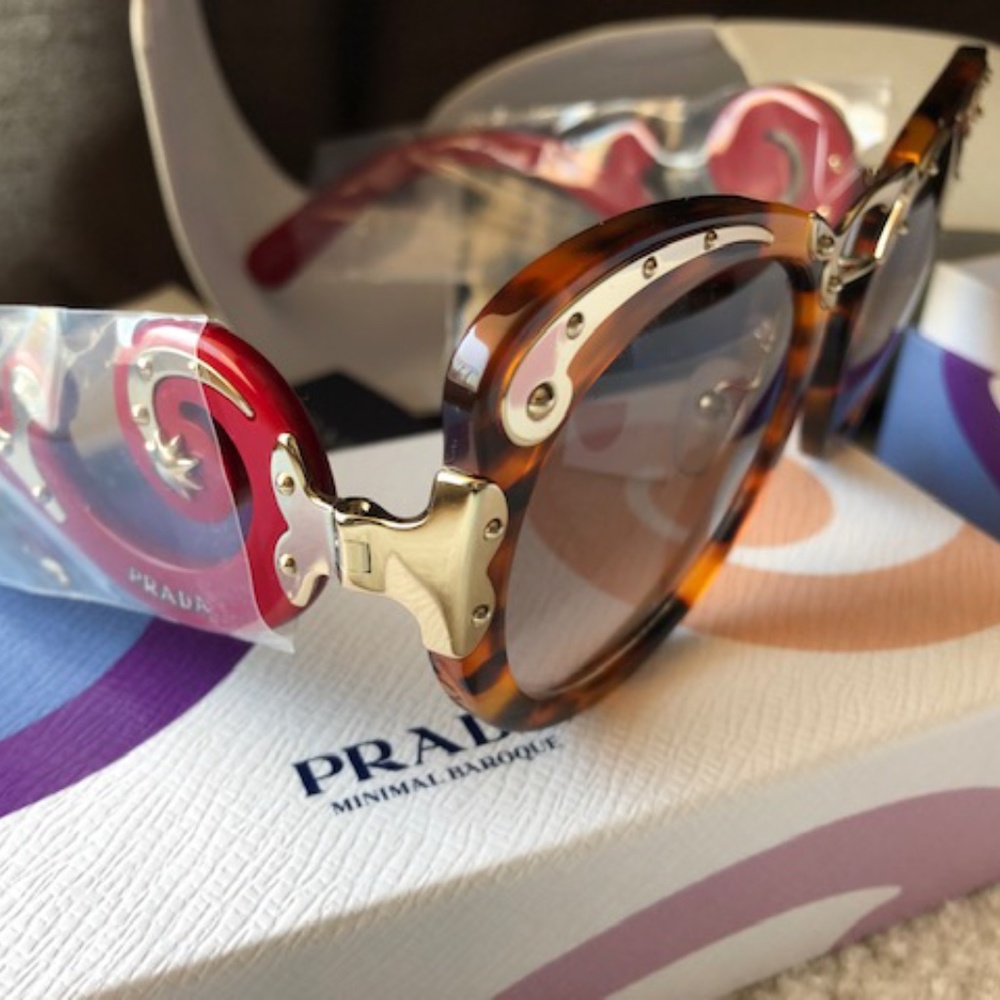 PRADA Sunglass